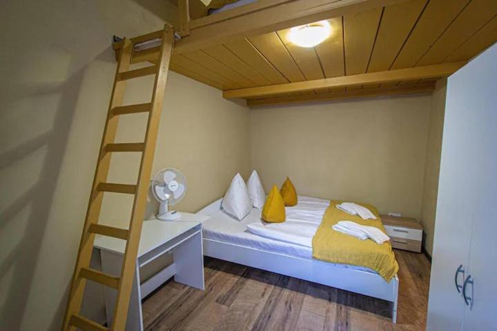 Cozy Homestay At Prague Main Station מראה חיצוני תמונה