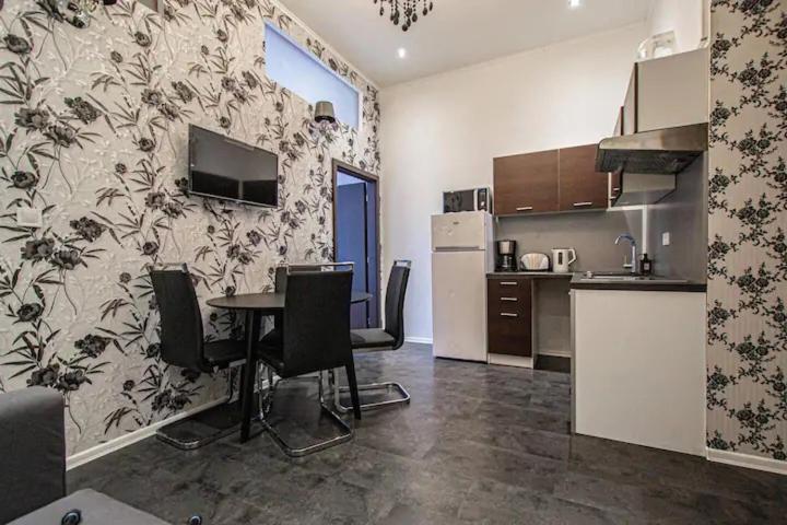 Cozy Homestay At Prague Main Station מראה חיצוני תמונה