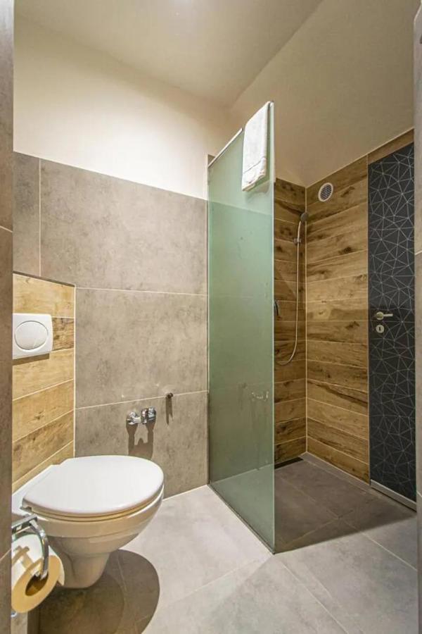 Cozy Homestay At Prague Main Station מראה חיצוני תמונה