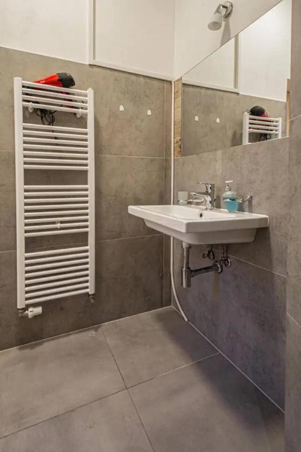 Cozy Homestay At Prague Main Station מראה חיצוני תמונה