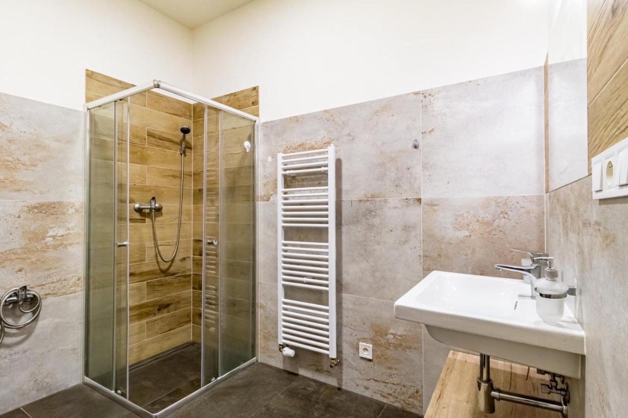 Cozy Homestay At Prague Main Station מראה חיצוני תמונה
